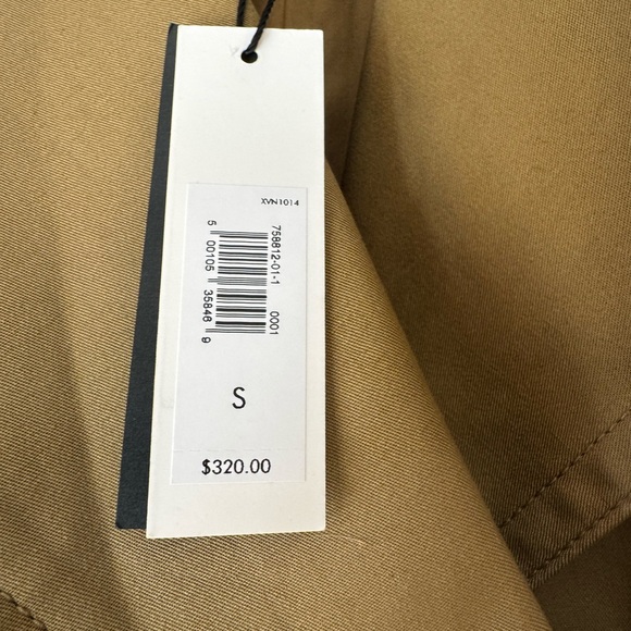 NWT- Banana Republic Tan Lined Trench Coat.
Beautiful made. Size Small - Picture 3 of 5